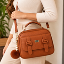 Bolsa Feminina Transversal e de Mão em Couro Sintético Marrom