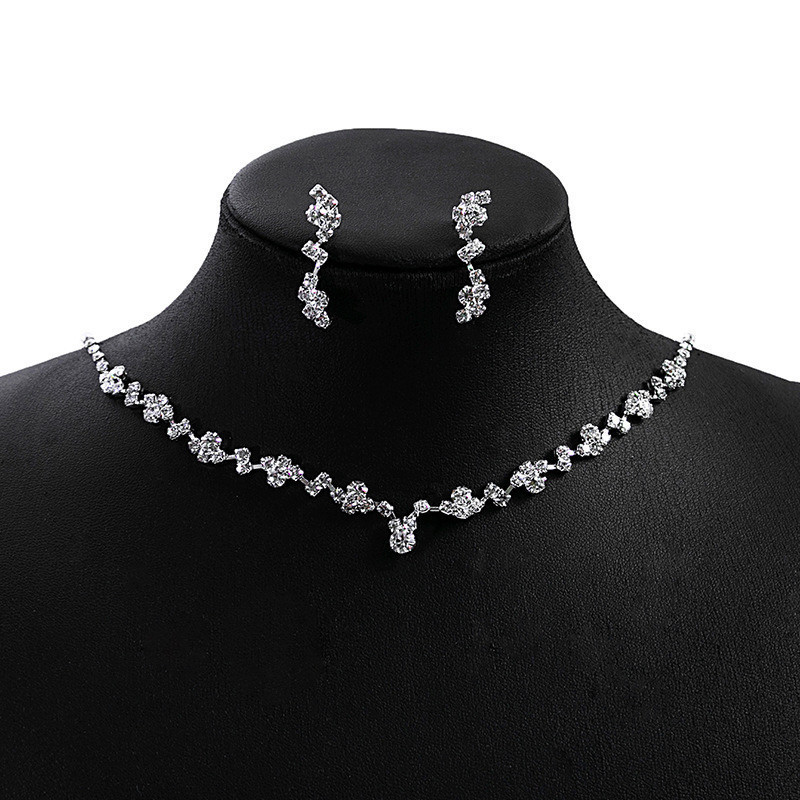 Conjunto Feminino 2/3/4 Peças Dourado ou Prateado Colar Brincos Pulseira Anel Brilhante