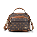 Bolsa Feminina Quadrada Retrô com Monograma – Tomi Mito